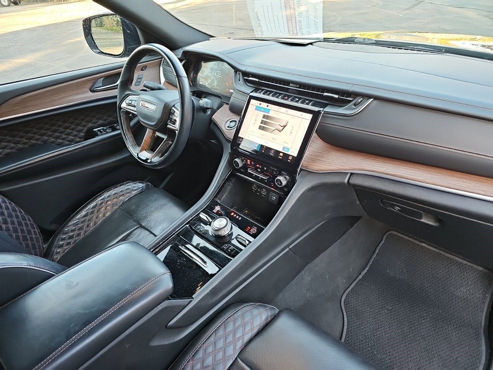 Used 2022 Jeep Grand Cherokee Summit AWD/4WD image 13
