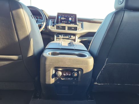 Used 2021 Chevrolet Suburban Z71 w/ Luxury Package AWD/4WD image 14