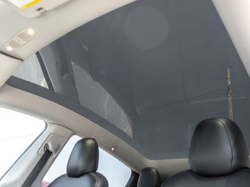 Used 2022 Tesla Model Y Long Range AWD/4WD image 15