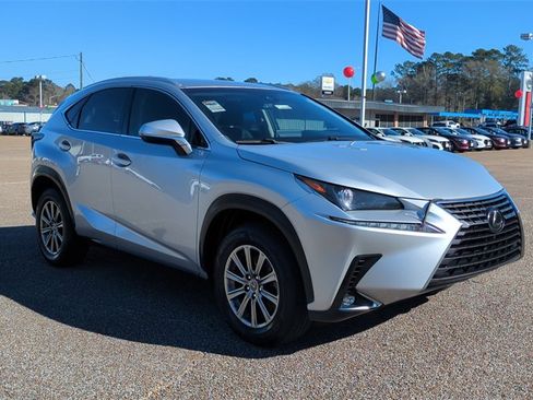 Used 2018 Lexus NX 300 FWD image 3