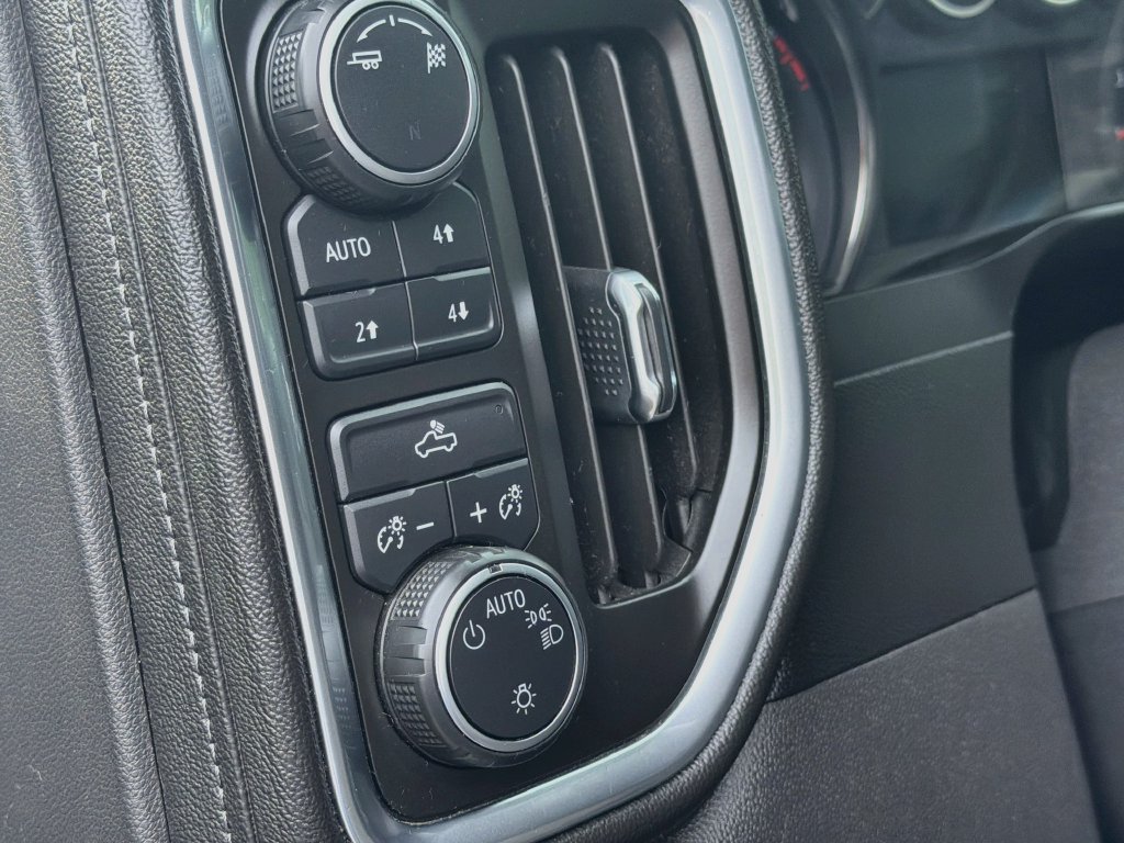 Used 2019 Chevrolet Silverado 1500 LT w/ Texas Edition AWD/4WD image 10
