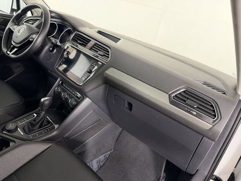 Used 2018 Volkswagen Tiguan SEL AWD/4WD image 47