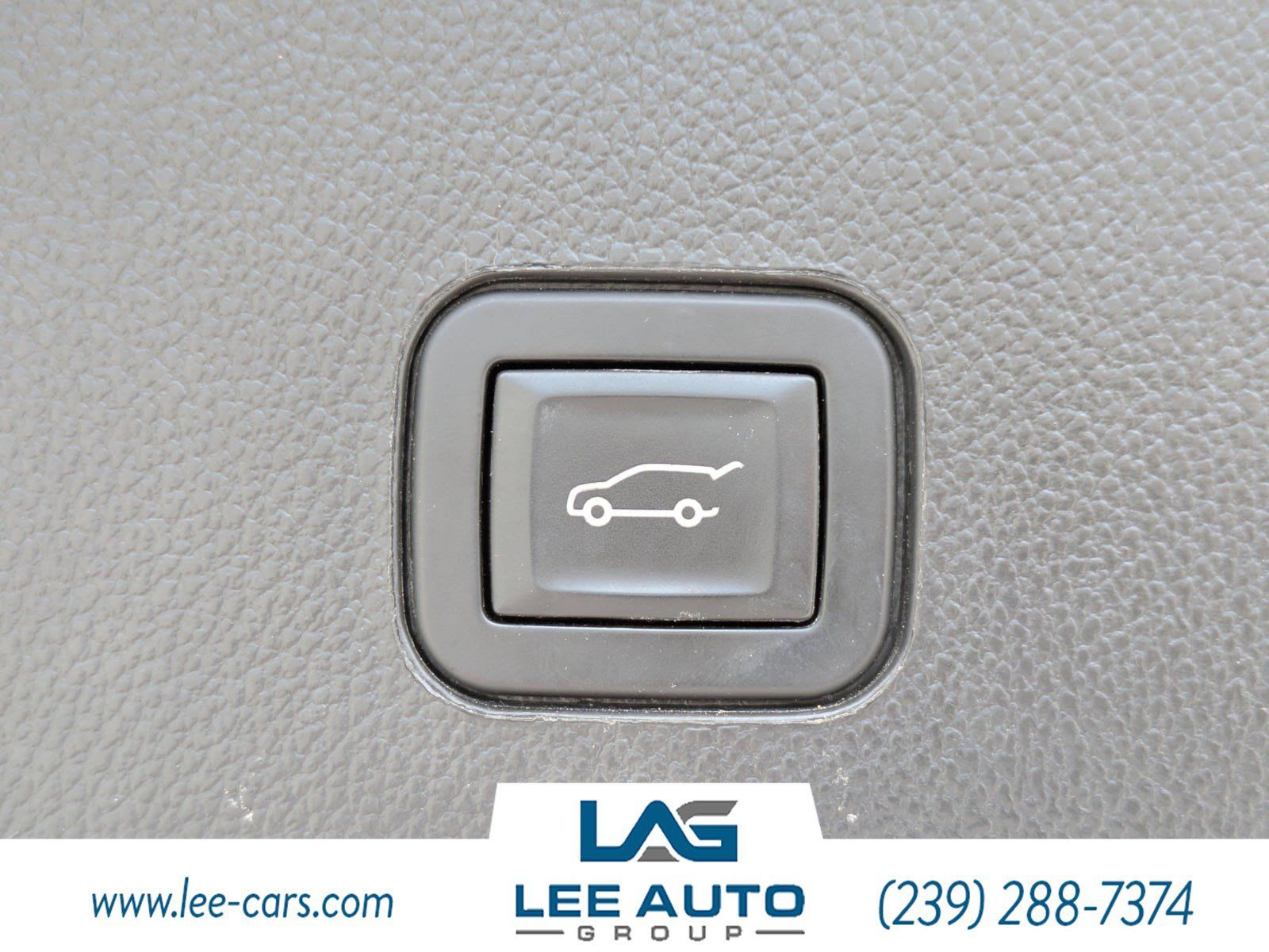 Used 2016 Cadillac SRX Luxury w/ Driver Awareness Package FWD image 11