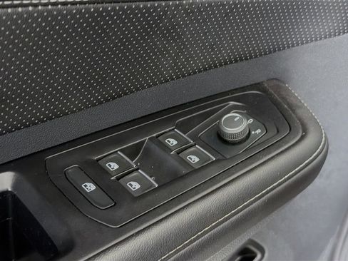 Used 2024 Volkswagen Atlas Cross Sport SE image 21