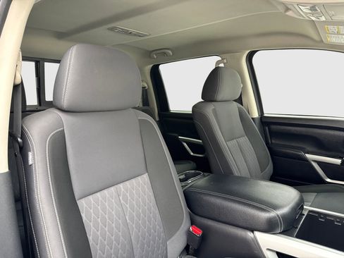Used 2021 Nissan Titan SV w/ SV Convenience Package RWD image 40