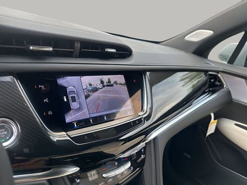 New 2025 Cadillac XT6 Sport w/ Technology Package image 37