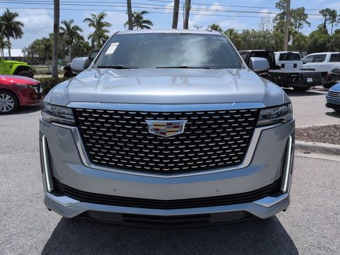 Used 2024 Cadillac Escalade Premium Luxury RWD image 3