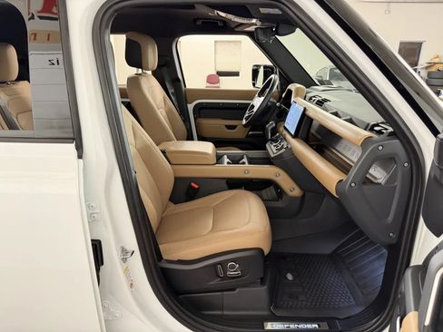Used 2025 Land Rover Defender 130 X-Dynamic SE AWD/4WD image 47