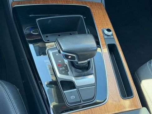 Used 2023 Audi Q5 2.0T Premium w/ Convenience Package image 17