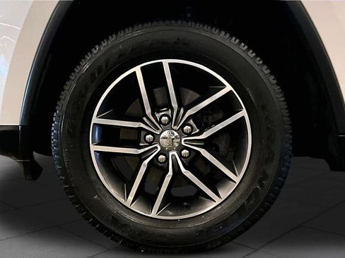 Used 2017 Jeep Grand Cherokee Limited AWD/4WD image 11