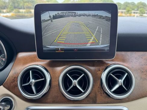 Used 2018 Mercedes-Benz GLA 250 4MATIC image 16