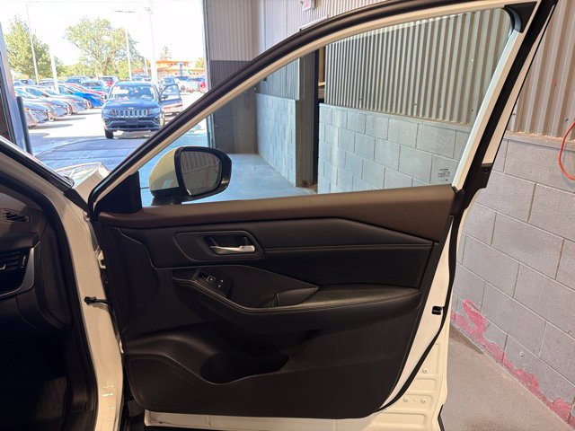 Certified 2023 Nissan Rogue SL w/ SL Premium Package AWD/4WD image 17