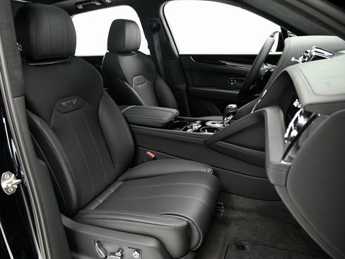 New 2025 Bentley Bentayga V8 image 16
