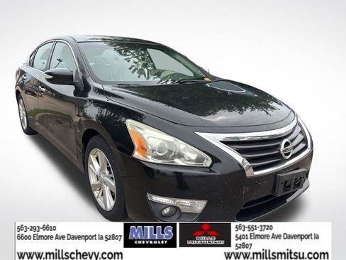Used 2013 Nissan Altima 2.5 SL w/ Technology Pkg FWD image 2