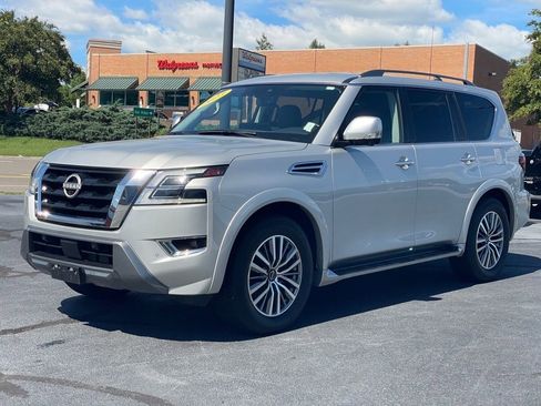 Used 2023 Nissan Armada SL image 3