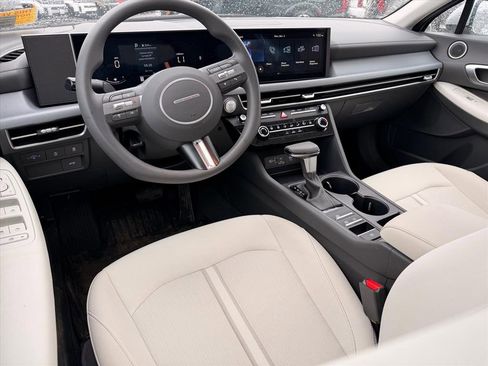 Used 2025 Hyundai Sonata SE image 5