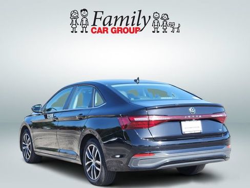 Used 2025 Volkswagen Jetta SE FWD image 3