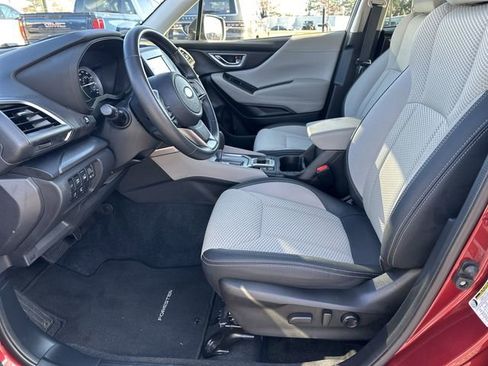Used 2023 Subaru Forester Premium image 3