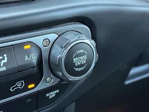 Used 2022 Jeep Gladiator Sport AWD/4WD image 31