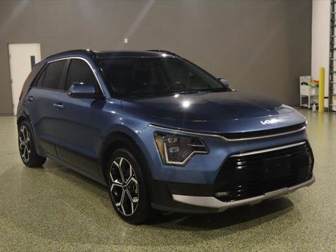Used 2023 Kia Niro SX Touring image 1