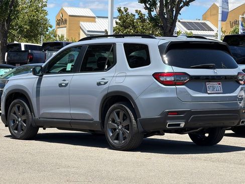 Certified 2025 Honda Pilot Sport image 6
