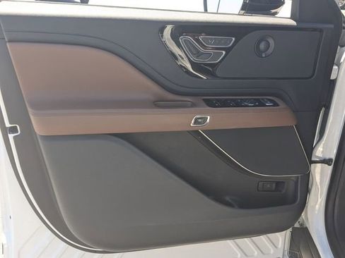 Used 2023 Lincoln Aviator Reserve w/ Equipment Group 201A RWD image 9