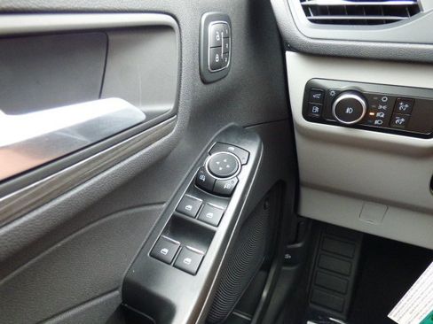 New 2025 Ford Escape SE w/ PHEV Premium Package image 30