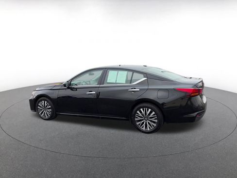 Used 2025 Nissan Altima 2.5 SV image 10