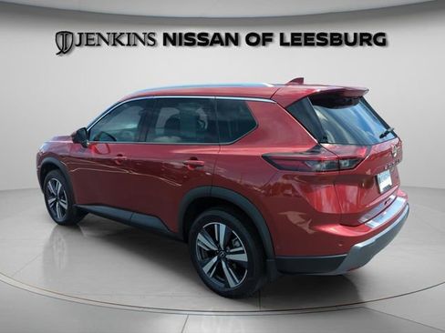 Certified 2025 Nissan Rogue SL FWD image 9
