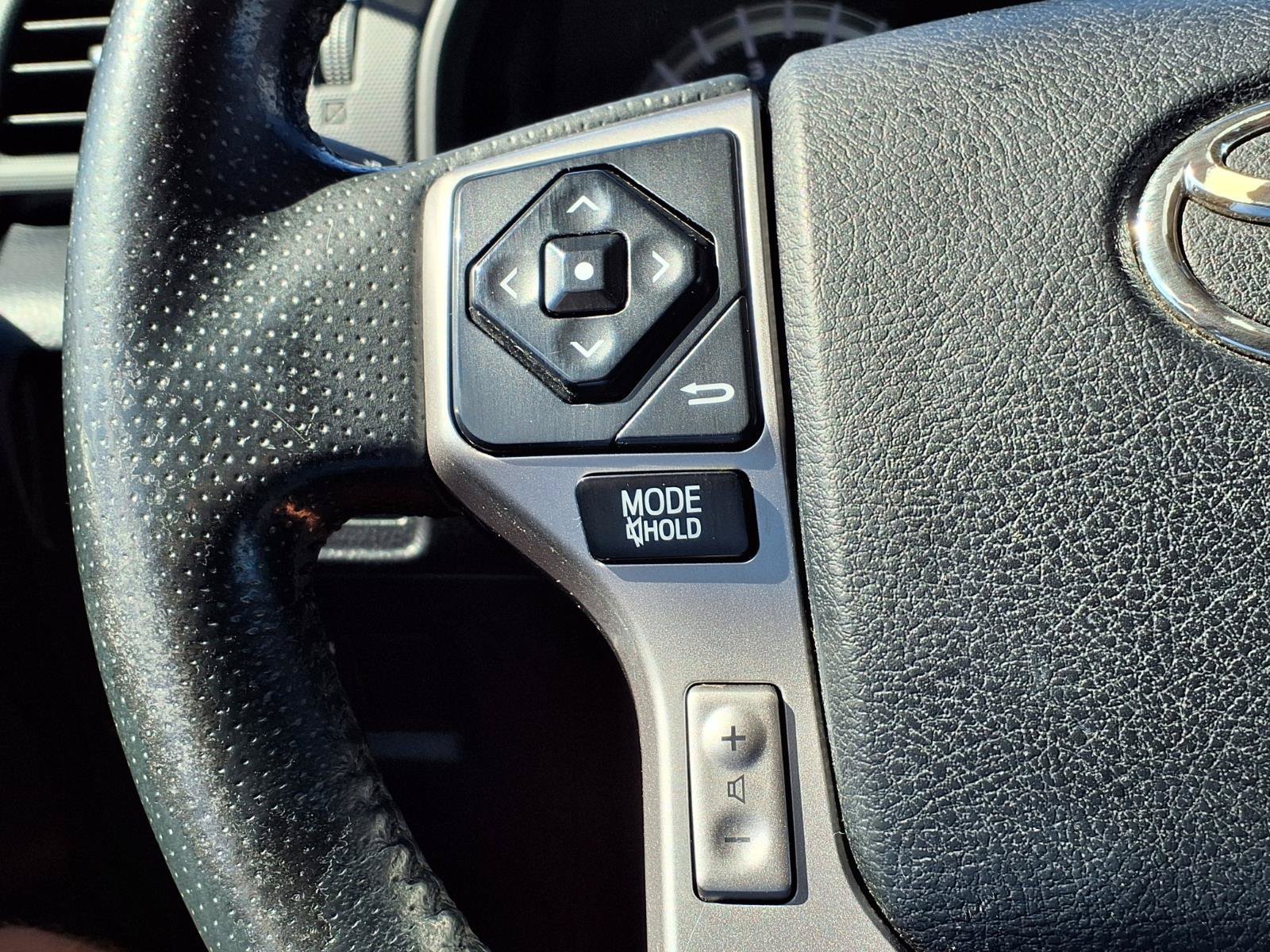 Used 2018 Toyota 4Runner Limited AWD/4WD image 28