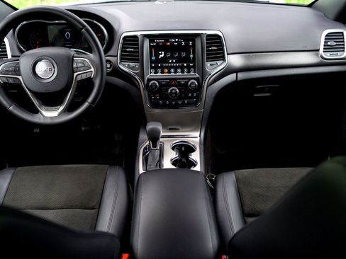 Used 2018 Jeep Grand Cherokee Altitude AWD/4WD image 24