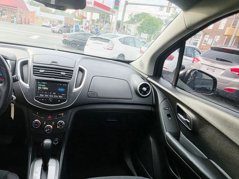 Used 2015 Chevrolet Trax LS AWD/4WD image 19