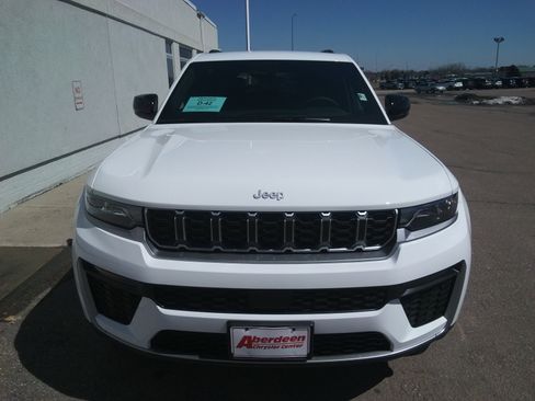 New 2026 Jeep Grand Cherokee Limited AWD/4WD image 3