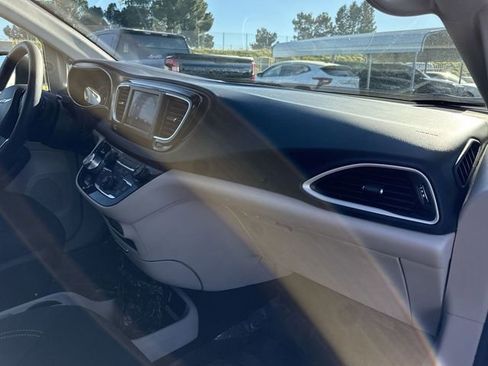 Used 2023 Chrysler Voyager LX image 19