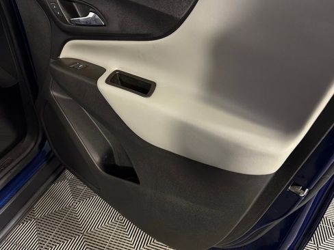 Used 2022 Chevrolet Equinox LS w/ LS Convenience Package FWD image 32