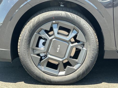 New 2026 Kia Carnival EX FWD image 24