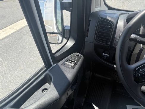 Used 2026 RAM ProMaster 2500 w/ Convenience Group FWD image 25