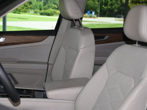 Used 2024 Volkswagen Atlas SE FWD image 12