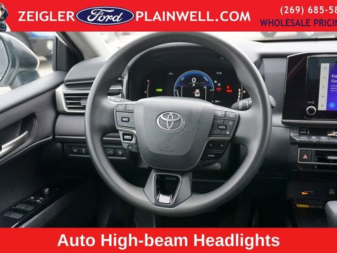 Used 2025 Toyota Camry LE image 13