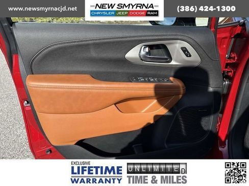 New 2026 Chrysler Pacifica Pinnacle image 19