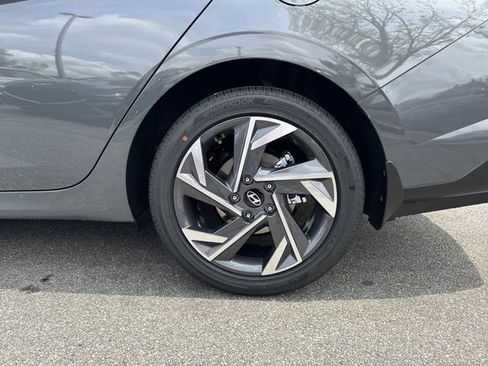 New 2026 Hyundai Elantra Limited FWD image 19