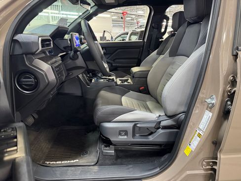 Certified 2026 Toyota Tacoma TRD Off-Road AWD/4WD image 14