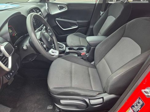 Used 2024 Kia Soul LX FWD image 10