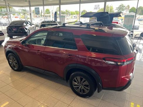 Used 2022 Nissan Pathfinder SV AWD/4WD image 11