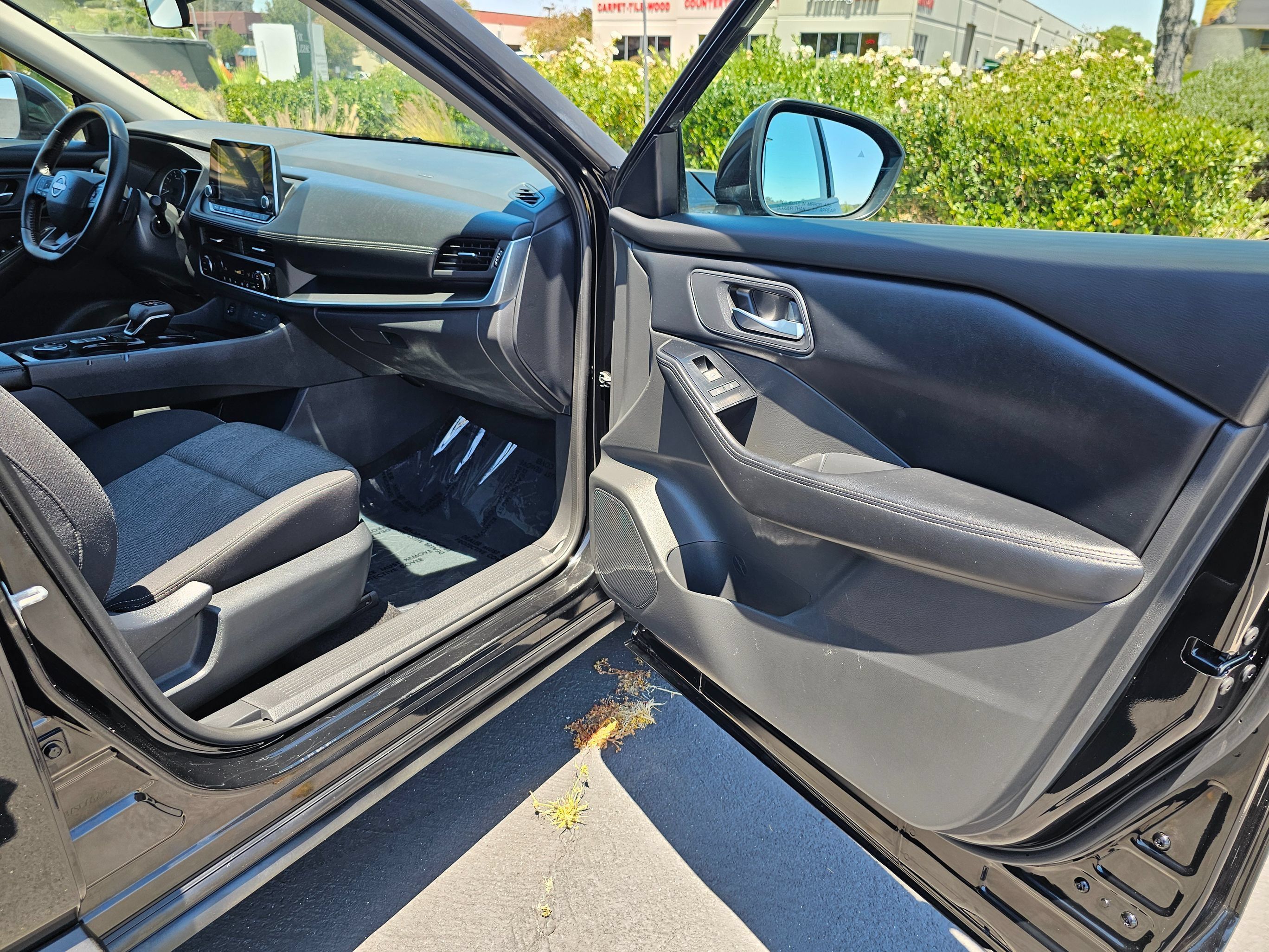 Used 2025 Nissan Rogue SV AWD/4WD image 28