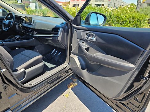 Used 2025 Nissan Rogue SV AWD/4WD image 28