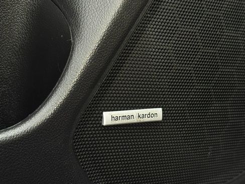 Used 2017 Subaru Outback 3.6R Limited AWD/4WD image 13