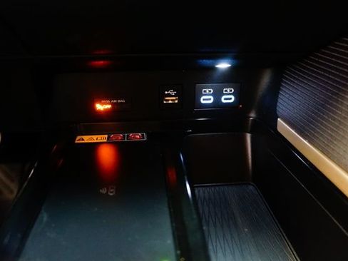 Used 2025 Toyota Camry SE w/ Convenience Package FWD image 22