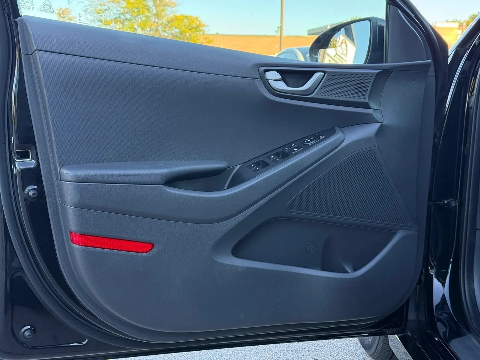 Used 2018 Hyundai Ioniq Blue FWD image 24