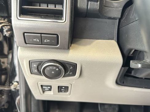Used 2018 Ford F150 XLT w/ Equipment Group 302A Luxury AWD/4WD image 17